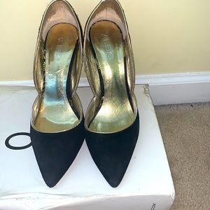 Aldo black suede pump with metallic gold trim & ancient Chinese design. Size 8